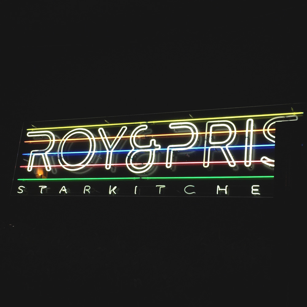 Roy & Pris Berlin, Leuchtreklame