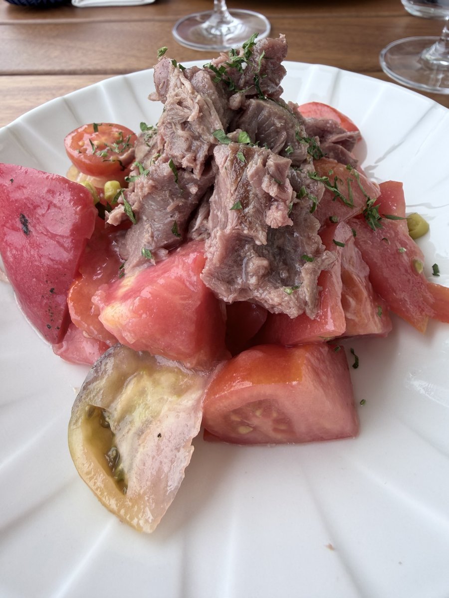 Tomatensalat mit Thunfisch im Agapanto