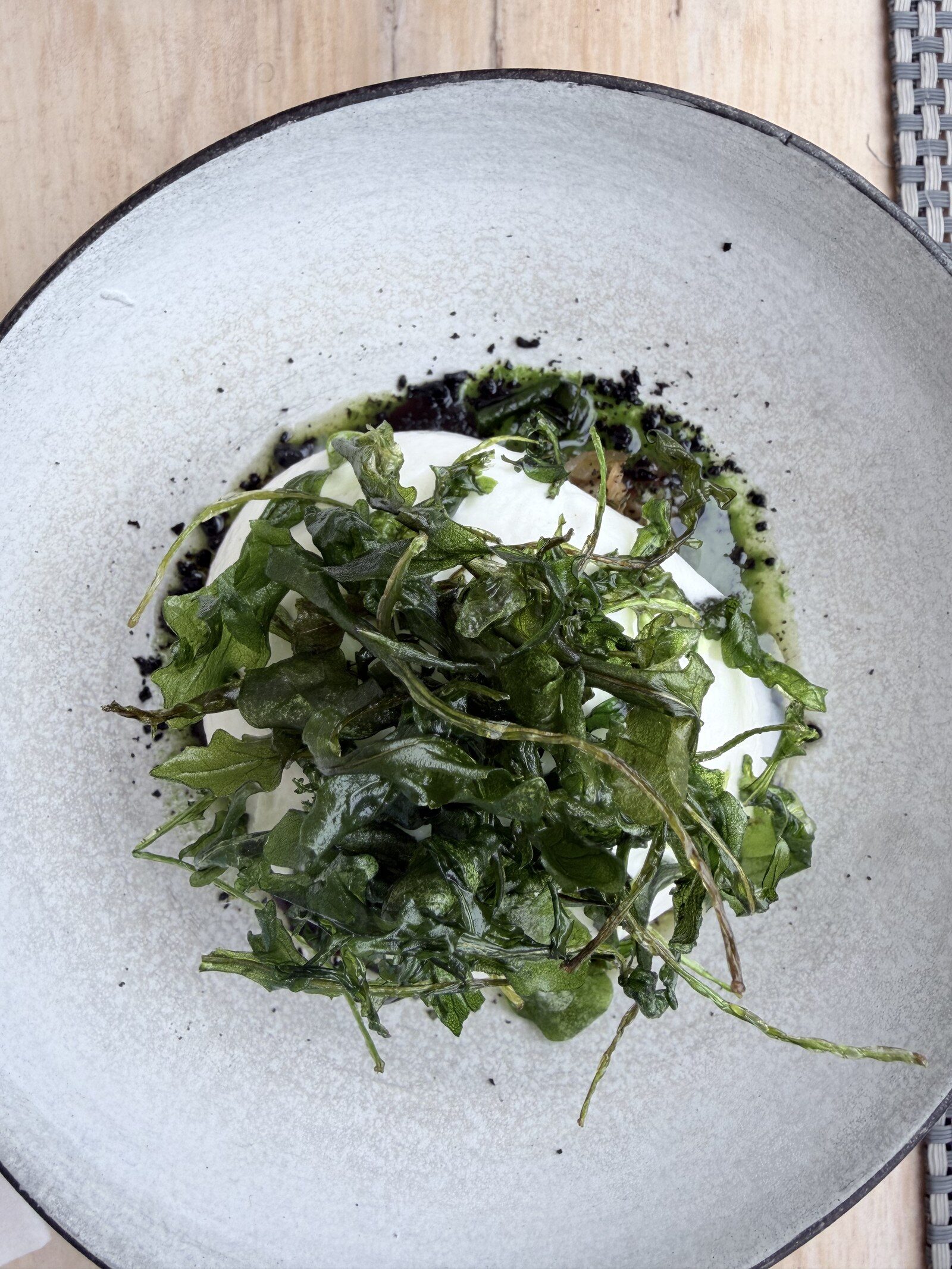 Tatar von der Aubergine mit Mozzarella und Rucola Es Passeig