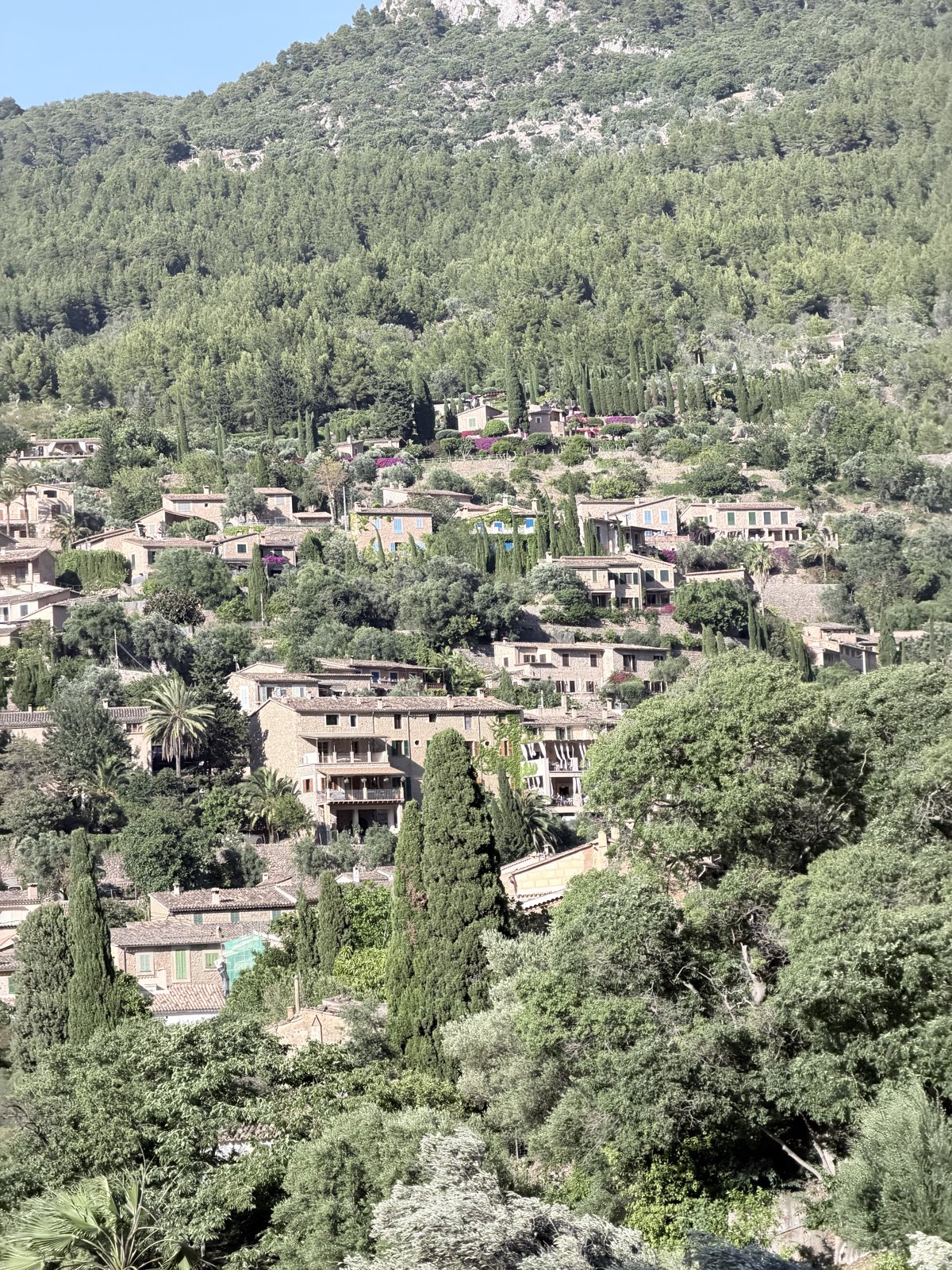 Deia Dorf am Berghang