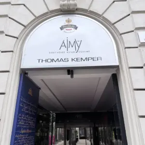 Eingang des Aimy Restaurants in der Brienner Straße in München