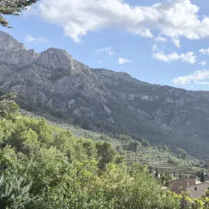 Blick auf das Tal von Sóller mit den Bergen der Serra de Tramuntana im Hintergrund.