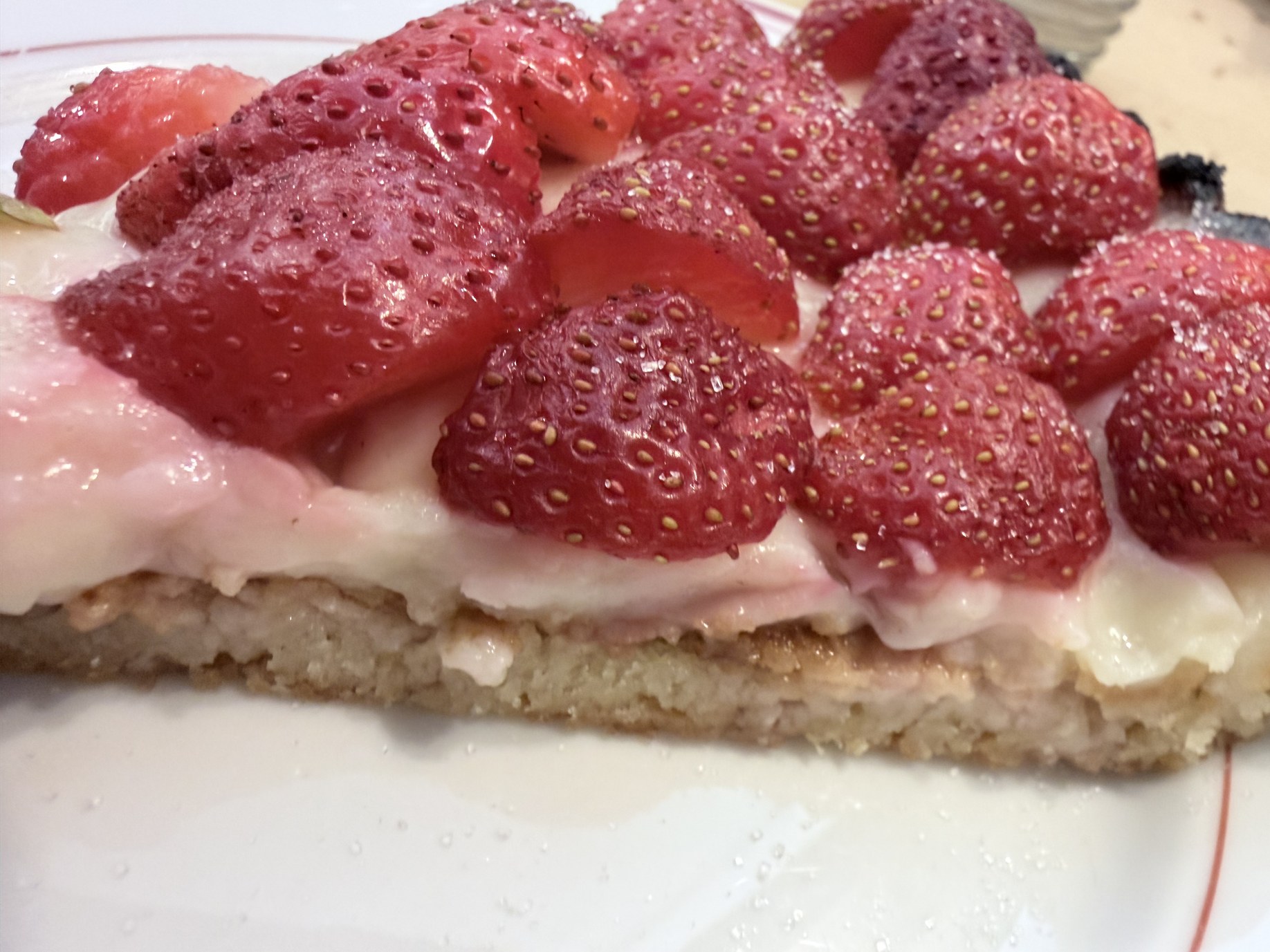 Selbst gemachte Tarte aux fraises im Au Petit Bar.